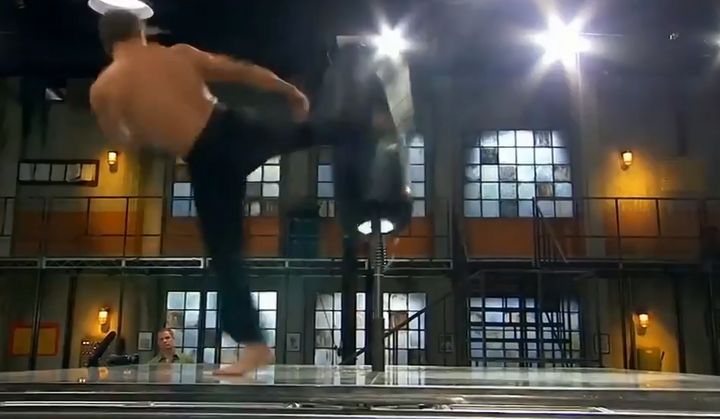 Video: Lực chân sát thủ nặng hơn 1 tấn khiến cả thế giới khiếp sợ