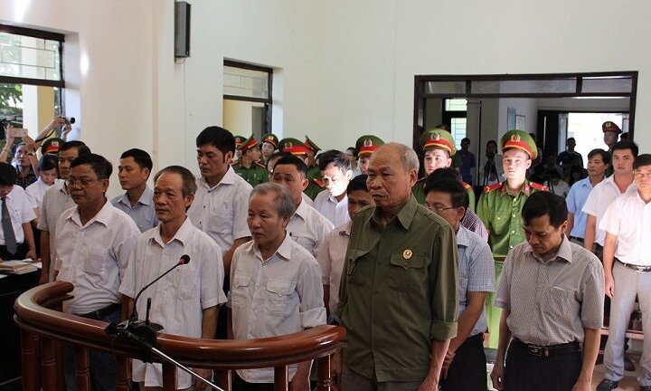 Video: Xét xử 14 cựu cán bộ vi phạm đất đai tại Đồng Tâm
