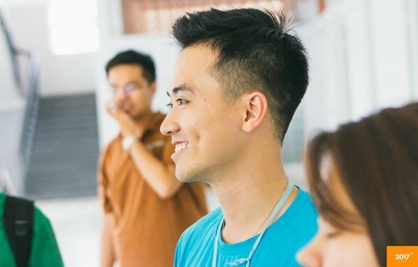 'Thầy giáo hot boy' làm thủ lĩnh trẻ trên tàu thanh niên Đông Nam Á