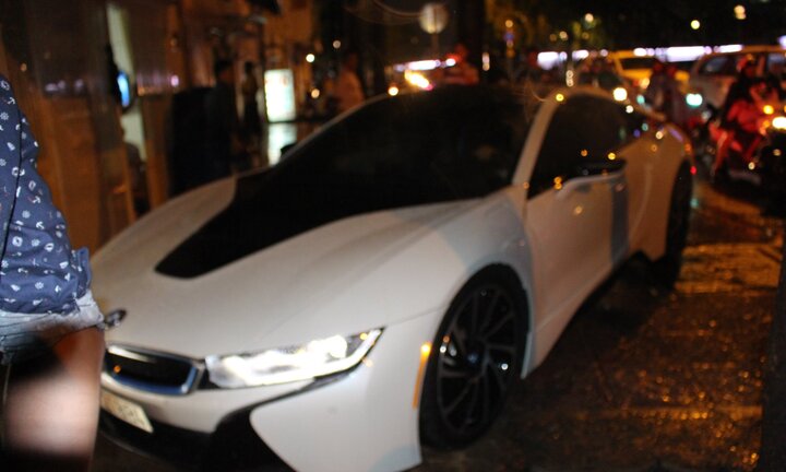 Ông Đoàn Ngọc Hải xử phạt siêu xe gần 10 tỷ đồng đậu trên vỉa hè quán nhậu