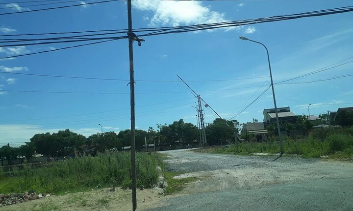 Chủ đầu tư ở Nghệ An bỏ mặc hàng chục hộ dân sống trong lầy lội, bụi bặm