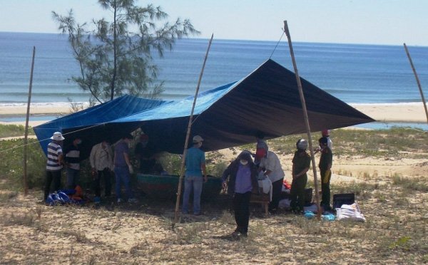 Thi thể nam giới mất đầu trôi dạt bờ biển ở Bình Thuận