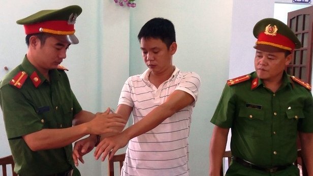 Bắt trạm trưởng Trạm quản lý rừng phòng hộ ở Nghệ An