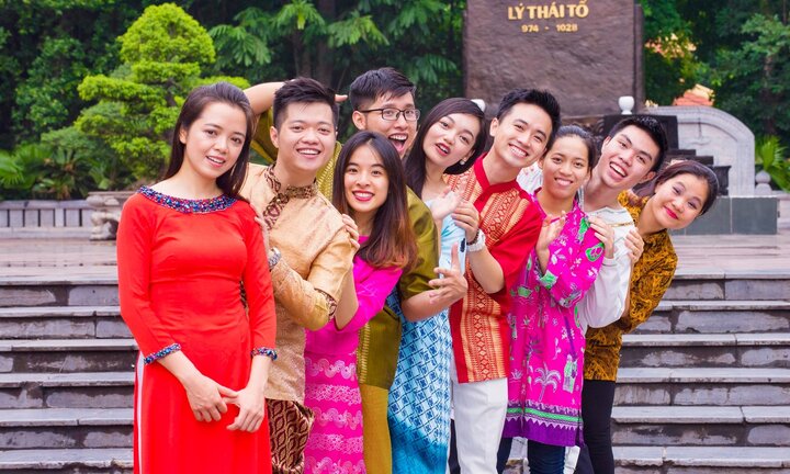 Trai tài, gái sắc rạng rỡ trong trang phục truyền thống các quốc gia ASEAN