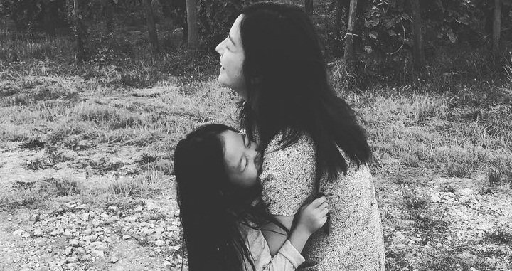 Những bức ảnh giản dị đầy hạnh phúc của gia đình Triệu Vy