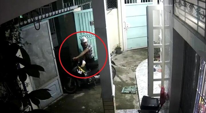 Trộm xe máy còn 'lịch sự' đóng cổng giúp chủ nhà