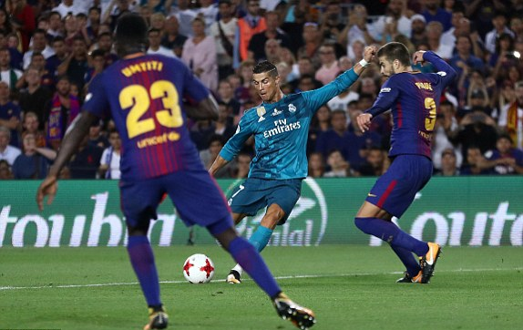 Ronaldo nhận thẻ đỏ, Real vẫn đại thắng Barca