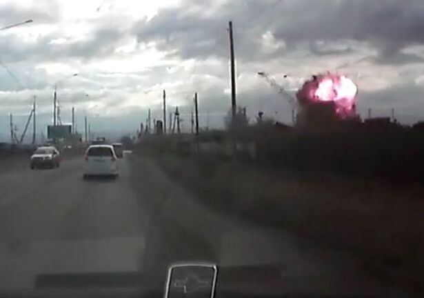 Video: Tên lửa phòng không Liên Xô phát nổ ở xưởng sắt vụn