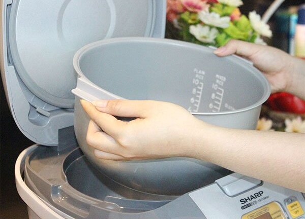 Mẹo sử dụng nồi cơm điện tiết kiệm một nửa điện năng