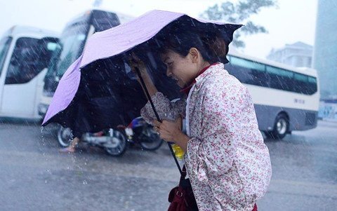 Dự báo thời tiết hôm nay 15/8: Miền Bắc mưa to, miền Trung nắng nóng