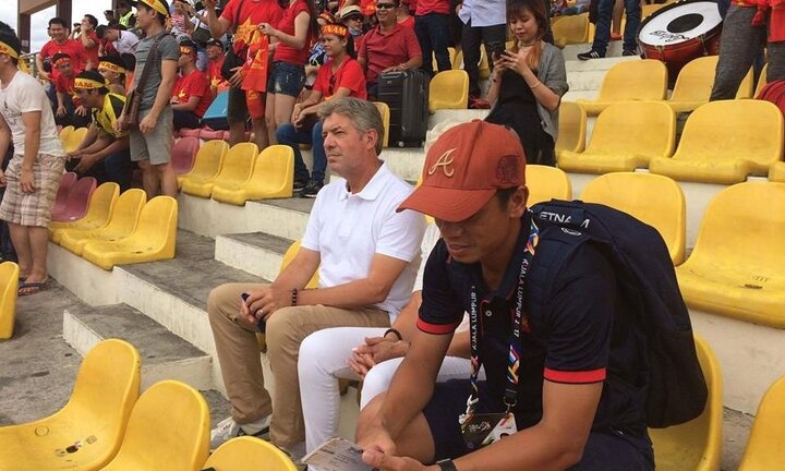 Bị bắt gặp trên khán đài, Giám đốc kỹ thuật VFF trả lời đầy bất ngờ