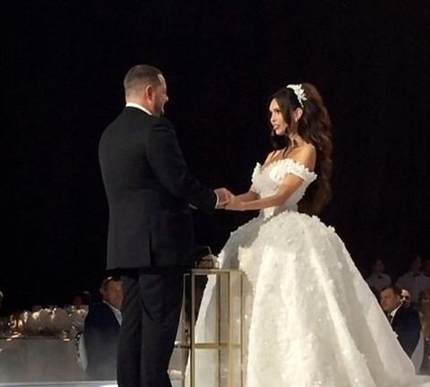 Choáng ngợp đám cưới của đại gia bất động sản 41 tuổi lấy vợ kém 14 tuổi