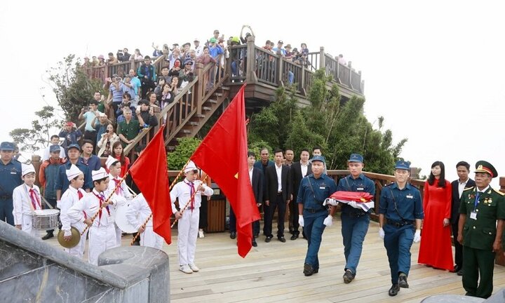 Chào cờ trên Nóc nhà Đông Dương - Những cảm xúc khác biệt