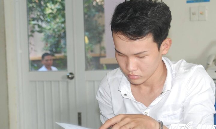 Khởi tố hung thủ 20 tuổi sát hại chủ tiệm cầm đồ bằng 32 nhát dao