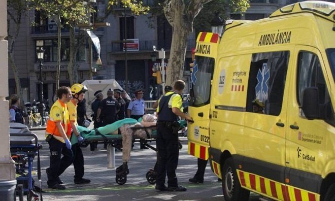 Ảnh: Hiện trường vụ đâm xe khủng khiếp tại Barcelona