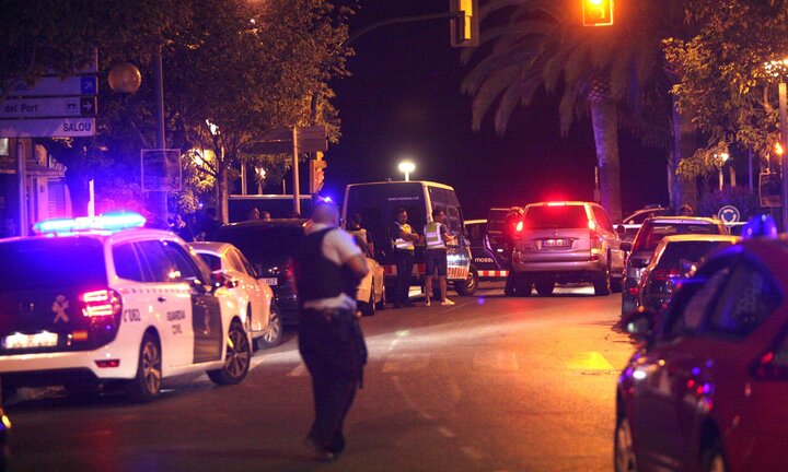 Cảnh sát Tây Ban Nha bắn chết 5 kẻ khủng bố ở địa điểm cách Barcelona 96km