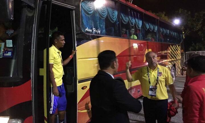 Hy hữu: Tài xế bị bắt khi đang lái xe chở đội nữ Myanmar dự SEA Games