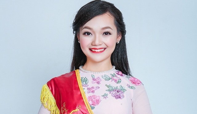 Nữ sinh xinh đẹp tặng hoa Tổng thống Obama là đại biểu tham gia Tàu Thanh niên Đông Nam Á