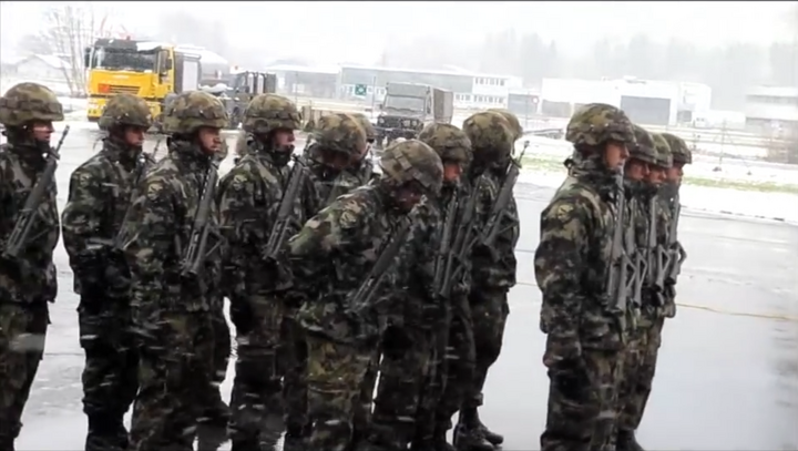 Video: Quân đội Thụy Sĩ múa, hát phục vụ công chúng thăm sân bay quân sự