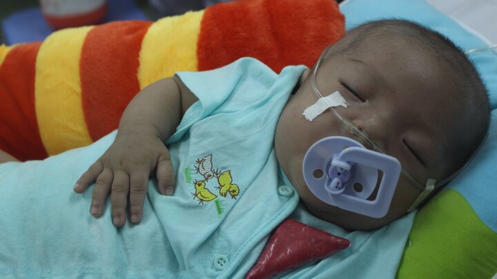 Bác sĩ nói tim không đập, bé sơ sinh vẫn sống sót thần kỳ