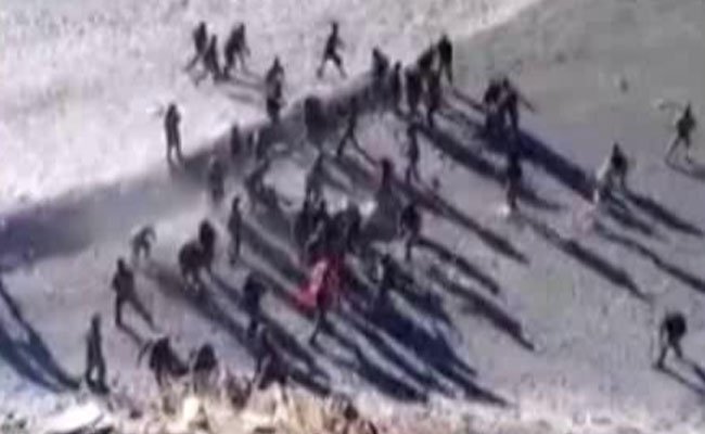 Video: Binh sỹ Trung, Ấn ẩu đả ở biên giới