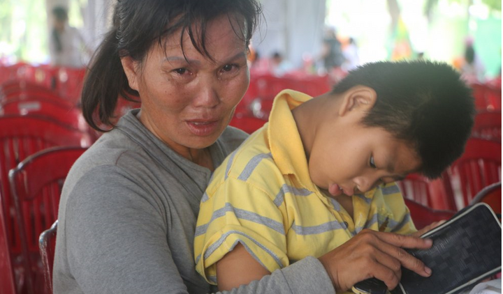 Cảnh cùng cực của mẹ nghèo, con thơ chết đi sống lại vì ‘hung thần’ xe tải