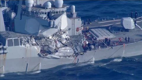 Điều gì khiến hàng loạt chiến hạm Mỹ liên tục va đâm?