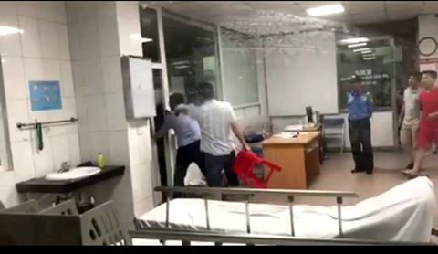 Giám đốc hành hung bác sĩ mới được vinh danh 'Doanh nhân trẻ khởi nghiệp xuất sắc toàn quốc năm 2017'
