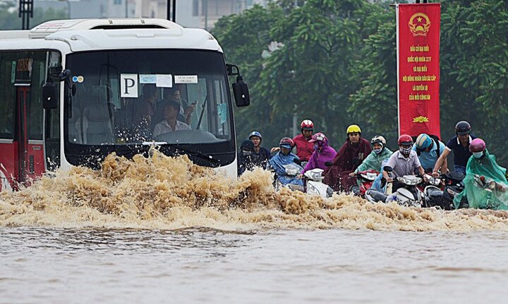 Dự báo thời tiết hôm nay 23/8: Bão số 6 gây mưa to, Hà Nội nguy cơ ngập úng