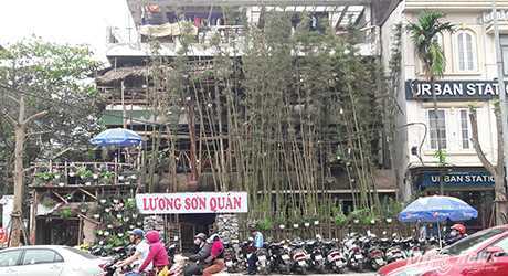 Đình chỉ hoạt động quán ăn tranh, tre, nứa, lá giữa lòng Hà Nội