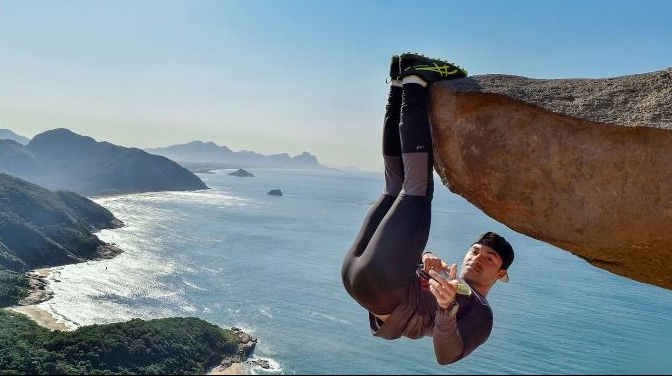 'Ngã ngửa' với sự thật đằng sau mỏm đá sống ảo gây bão mạng xã hội ở Brazil