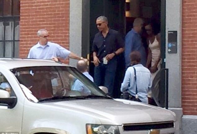 Video: Ông Obama bịn rịn tiễn con gái đi nhập học ở Harvard