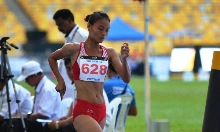 Trọng tài làm ngơ để VĐV Malaysia vô địch bằng 'trò bẩn'?