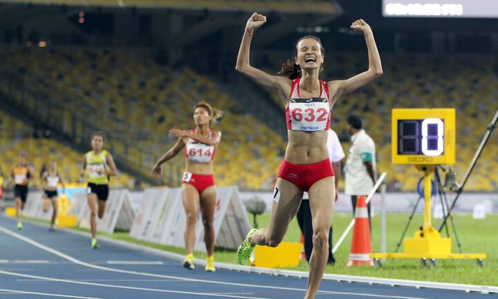 Xem Vũ Thị Ly bỏ xa đối thủ trên đường chạy 800m