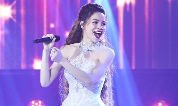 Xuất hiện hình ảnh về chung một nhà với Kim Lý, Hồ Ngọc Hà nói gì?