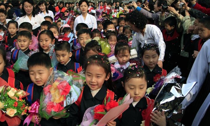 Ảnh: Học sinh Triều Tiên khai giảng thế nào?