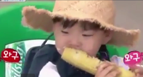 1001 kiểu ăn ngon của trẻ con khiến người xem phì cười