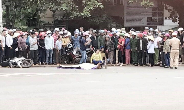 Tài xế xe tải chuyển hướng bất ngờ, cán chết phụ nữ mang thai