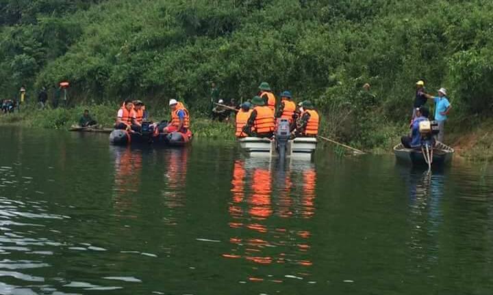 Đi câu cá, thanh niên bị lật thuyền mất tích