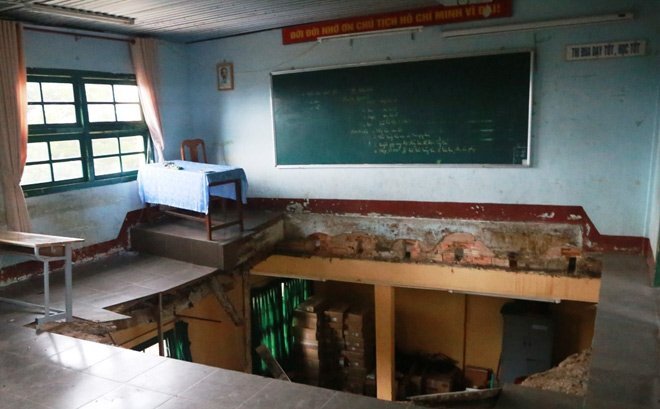Video: Hiện trường vụ sàn lớp học đổ sập, 10 học sinh chấn thương ở Lâm Đồng