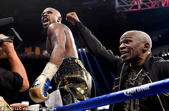 'Độc cô cầu bại' Floyd Mayweather hạ knock-out McGregor, nhận ngay 230 triệu USD