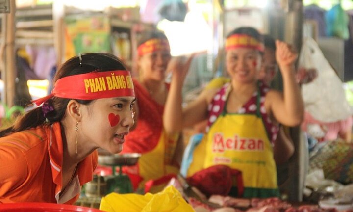 Tiểu thương Quảng Trị bỏ buôn bán cỗ vũ ‘cậu bé Google’ Phan Đăng Nhật Minh