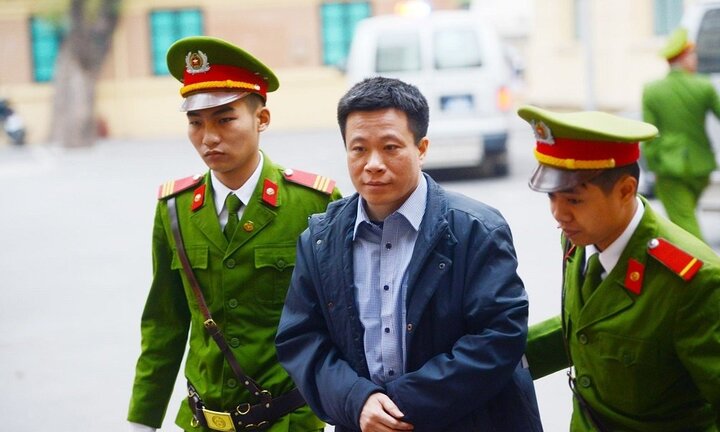 Đường tới vành móng ngựa của Hà Văn Thắm