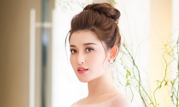 Á hậu Huyền My xinh đẹp tựa nữ thần, rạng rỡ đi dự sự kiện