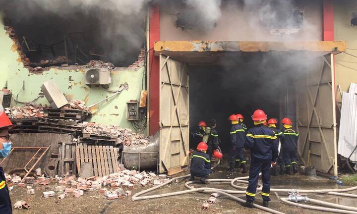 Video: Nhân chứng kể lại phút kho hàng ở cảng Hà Nội bốc cháy dữ dội