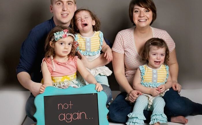 Chết cười với biểu cảm 'khó đỡ' của các bé khi mẹ sinh thêm em