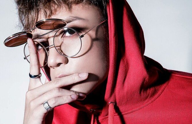 Soobin Hoàng Sơn livestream, tham gia tour diễn xuyên Việt mừng tân sinh viên