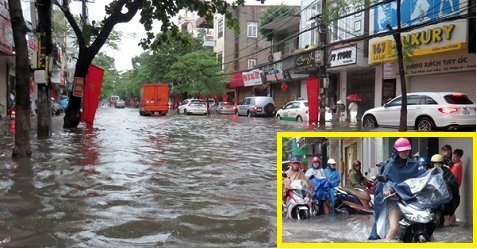 Video: Mưa ngập đường phố Hải Phòng, ô tô 'bơi' trên vỉa hè cùng xe máy