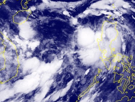 Bão số 8 ít dịch chuyển, khả năng mạnh lên trên Biển Đông