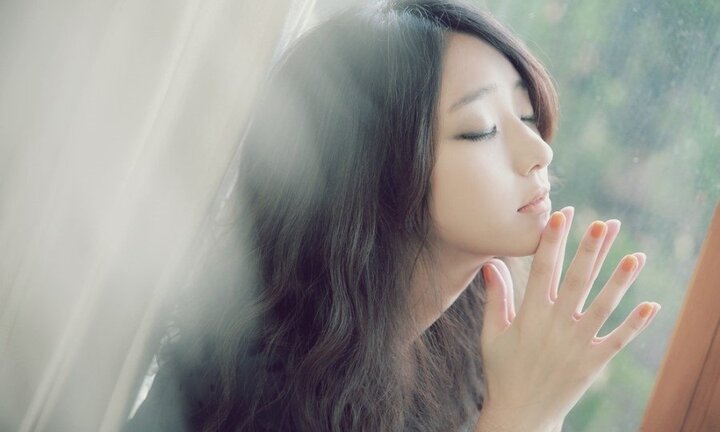 Gửi người phụ nữ dại dột: Đừng yêu kẻ khác hơn chính mình